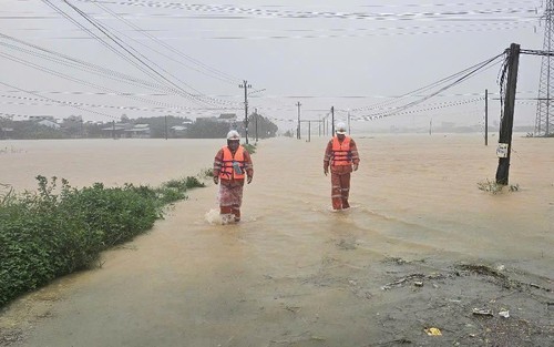 Dồn lực khắc phục hậu quả mưa lũ miền Trung, sẵn sàng ứng phó đợt mưa lớn mới