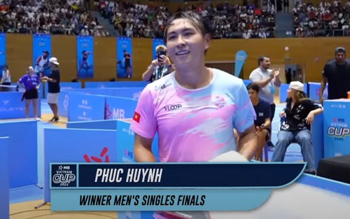 Vinh Hiển bị CĐV hô vang tên 'Hoàng Nam' khi ra sân chơi trận chung kết Pickleball