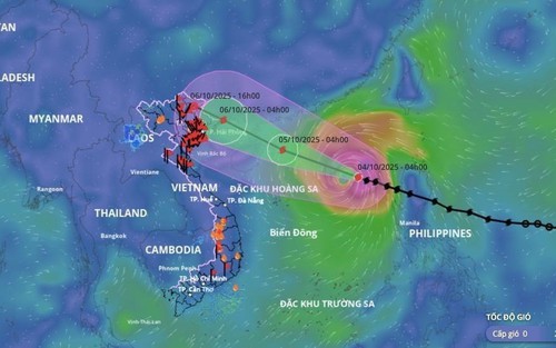 Bão số 11 tiếp tục tăng cấp, giữ nguyên hướng di chuyển và cách Hoàng Sa 530km