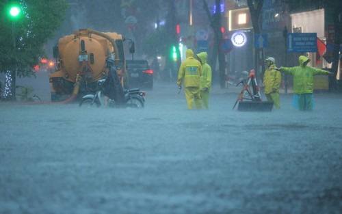 Ứng phó bão số 11: Hà Nội kích hoạt các biện pháp tiêu thoát nước, phòng chống úng ngập 