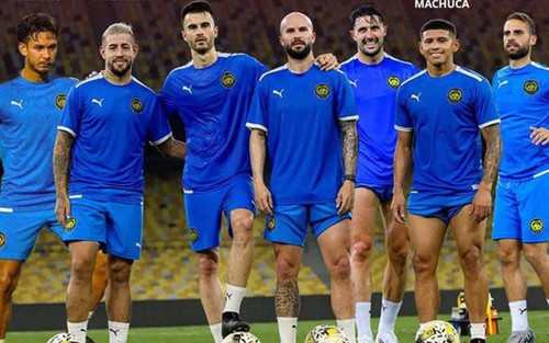 FIFA tung bằng chứng đanh thép, cả 7 cầu thủ nhập tịch không có gốc gác Malaysia