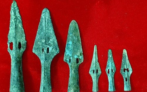 Văn hóa Đông Sơn - Chiến tranh và Hòa bình (kỳ 32): Những lưỡi giáo lao Đông Sơn trổ lỗ ở cánh