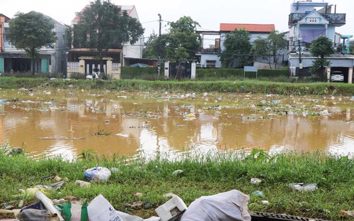 Huế: Ngổn ngang sau mưa lũ đặc biệt lớn