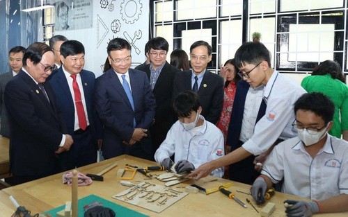 Phó Thủ tướng Lê Thành Long dự kỷ niệm Ngày Nhà giáo Việt Nam tại Thanh Hóa