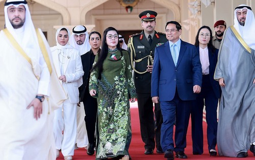 Thủ tướng Phạm Minh Chính và Phu nhân bắt đầu thăm chính thức Algeria