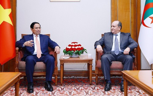 Thủ tướng Phạm Minh Chính hội đàm Thủ tướng Algeria: Nâng cấp quan hệ hai nước lên Đối tác Chiến lược