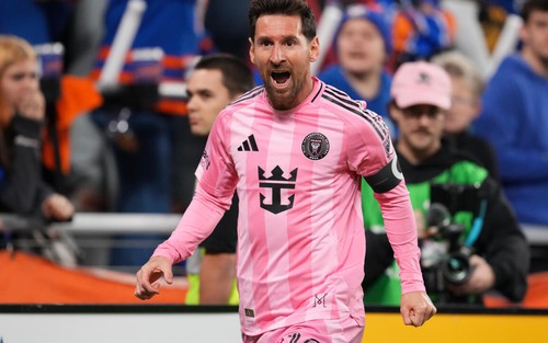 Lionel Messi ghi bàn và lập hat-trick kiến tạo trong ngày Ronaldo lập siêu phẩm