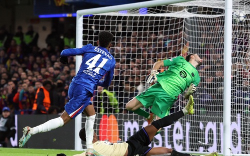 Yamal mờ nhạt trong ngày Estevao rực sáng, sao trẻ của Chelsea được báo chí Tây Ban Nha khen ngợi