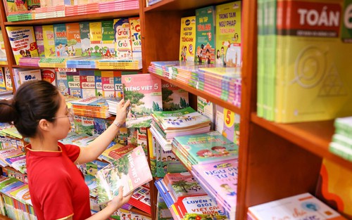 Bộ GD&ĐT sẽ cấp phát miễn phí toàn bộ sách giáo khoa cho học sinh vùng lũ