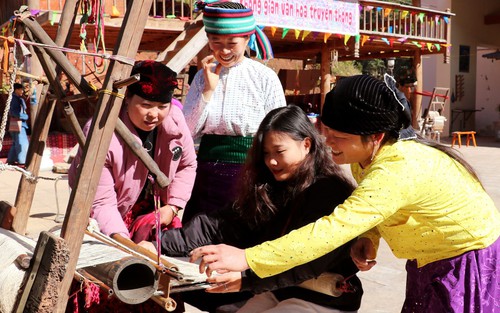 Lễ hội Hoa Tam giác mạch 2025: Độc đáo bản sắc trên cao nguyên đá