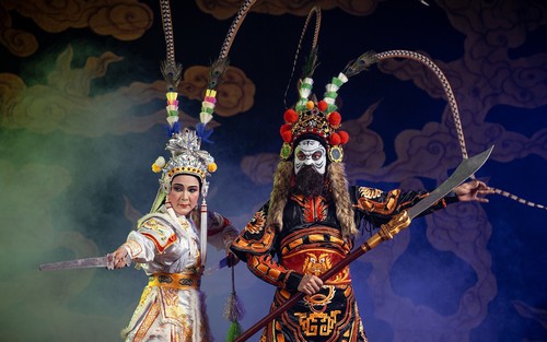 Tuồng và dân ca kịch - "Tựa" vào bản sắc để sáng tạo