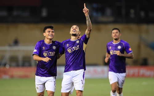 HLV Harry Kewell và Hà Nội FC hâm 'nóng' cuộc đua vô địch V-League
