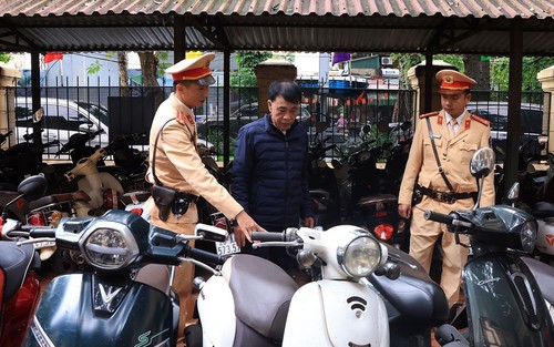 Thấy gì từ việc hàng vạn học sinh không đủ điều kiện vẫn điều khiển phương tiện đến trường
