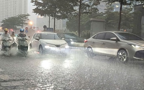 Dự báo thời tiết đêm 8/11: Cảnh báo mưa kèm dông lốc, sét ở nội thành Hà Nội