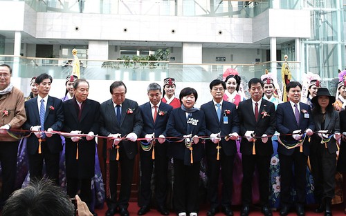 Hình ảnh Chủ tịch Hồ Chí Minh qua điêu khắc ánh sáng tại thủ đô Seoul