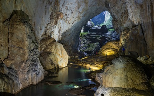 Tour khám phá du lịch mạo hiểm hang Sơn Đoòng hút khách