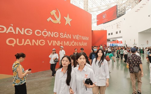 Triển lãm thành tựu kinh tế - xã hội 40 năm đổi mới hướng tới Đại hội Thi đua yêu nước toàn quốc lần thứ XI