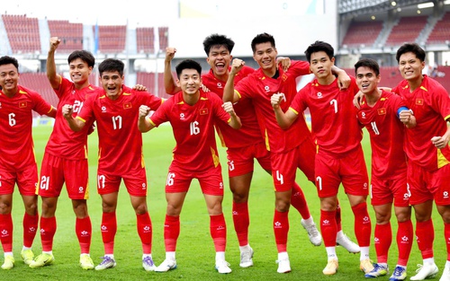 Cùng chờ tin chiến thắng từ U22 Việt Nam