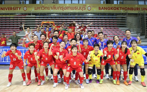 Được FIFA khen, Thùy Trang đứng trước cơ hội giành Quả bóng vàng Việt Nam lần thứ hai