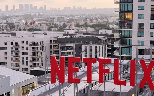 Netflix tham gia cuộc đua thâu tóm Warner Bros Discovery