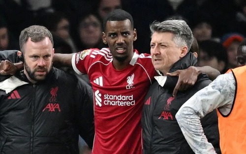 Isak ghi bàn rồi chấn thương, Liverpool thắng nhọc nhằn ở Ngoại hạng Anh