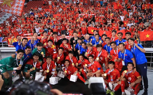 U22 Việt Nam biến Quả bóng vàng Việt Nam thành 'cuộc đua kỳ thú'