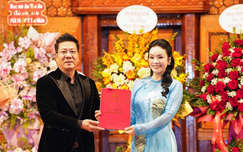 Ca sĩ Tân Nhàn nhận quyết định bổ nhiệm chức danh Phó Giáo sư