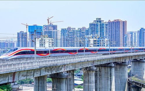 Trung Quốc đưa vào sử dụng tuyến đường sắt cao tốc đến biên giới Việt Nam