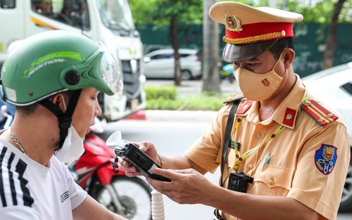 Hà Nội siết chặt vi phạm nồng độ cồn dịp cuối năm