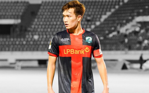 Hoàng Đức chấn thương nhẹ, HLV Kim Sang Sik thở phào