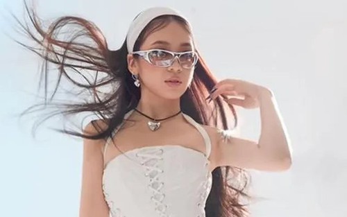Con gái Lưu Thiên Hương tuổi 20 sắc vóc gợi cảm, đốn tim người hâm mộ