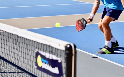 Dấu hiệu và cách phòng tránh đột quỵ khi chơi pickleball