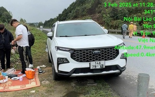 Bị phạt 13 triệu đồng vì dừng xe trải chiếu ngồi ăn cơm trên cao tốc Nội Bài - Lào Cai