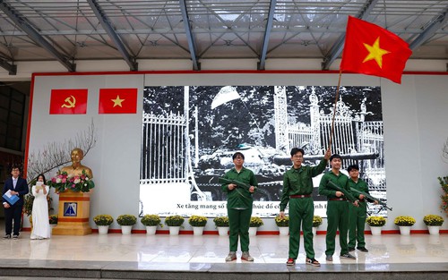 Trang trọng, ý nghĩa buổi sinh hoạt “Dưới lá cờ vẻ vang của Đảng”