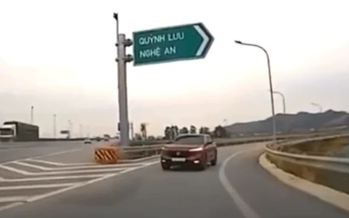 Đi ngược chiều đường dẫn cao tốc, nữ tài xế bị phạt 19 triệu đồng