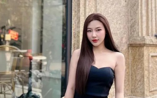 Vợ thủ môn Nguyễn Đình Triệu Khoe Dáng Gợi Cảm Dưới Thời Tiết 12 Độ