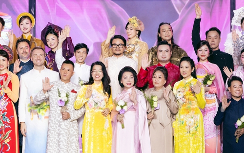 Vietnam Beauty Fashion Fest: Đạo diễn Hoàng Nhật Nam cùng dàn sao Việt tôn vinh áo dài