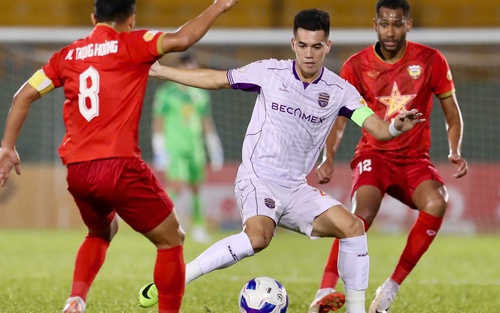 Không Xuân Son, HLV Kim Sang Sik đặt niềm tin vào hàng tiền vệ