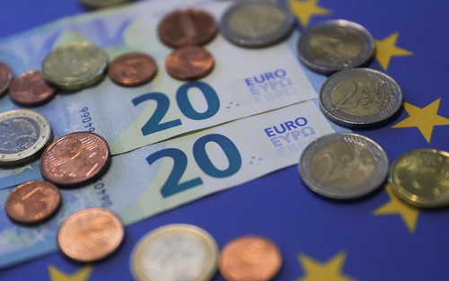 Đồng euro tăng vọt sau thông báo tái vũ trang của châu Âu