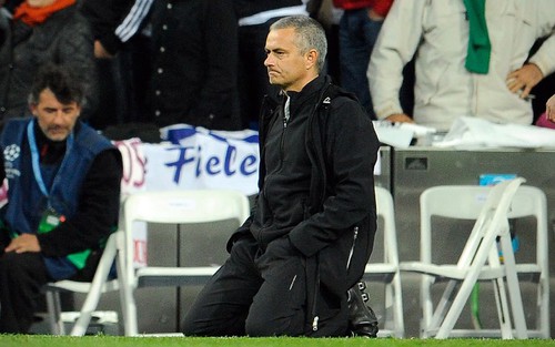 Cựu sao MU hóa 'báo thủ', đội của Mourinho bị loại cay đắng khỏi Europa League