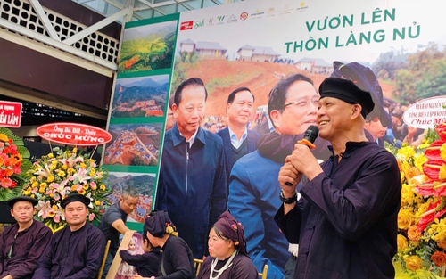 Nguyễn Á cùng Làng Nủ vươn lên sau thiên tai
