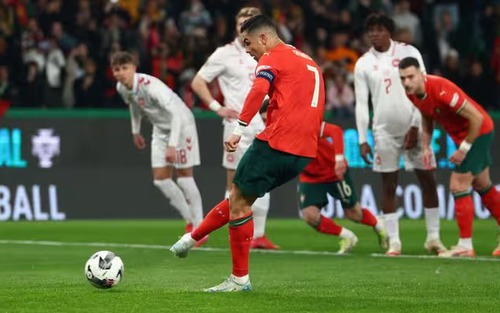Ronaldo đá hỏng 11m vẫn chạm cột mốc bàn thắng mới trong sự nghiệp, lập kỉ lục Guinness đặc biệt