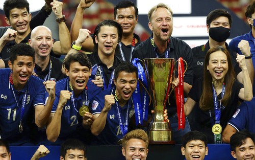 Báo Thái Lan tung tin HLV vô địch AFF Cup 2 lần có thể rời V-League