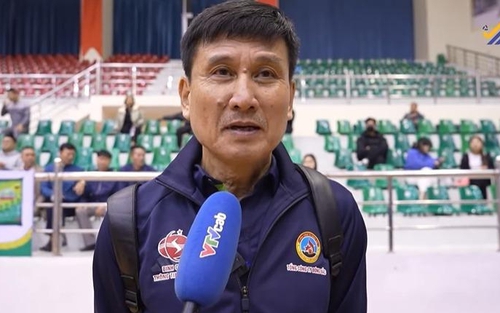 Hàng loạt CĐV Việt Nam tỏ thái độ 'khiếm nhã' đối với HLV của đội bóng chuyền nữ giàu thành tích số 1
