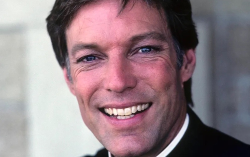 Richard Chamberlain – Cha Ralph trong "Tiếng chim hót trong bụi mận gai" qua đời ở tuổi 90