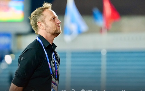 Sau khi bị HLV Polking nhắc khéo, một SVĐ ở V-League đã được cải tạo nhanh chóng