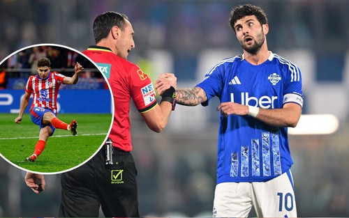 Cú đá hai chạm của Alvarez xuất hiện ở Serie A, gây tranh cãi nảy lửa