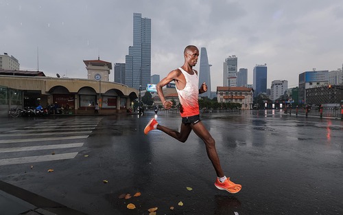 Runner nước ngoài thay đổi cuộc sống nhờ sang Việt Nam chạy bộ