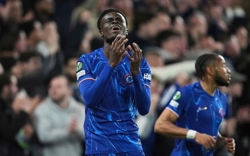 Kết quả cúp C3 châu Âu: Chelsea đi tiếp dù thua trên sân nhà; hai cựu sao MU vào bán kết