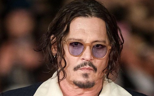 Johnny Depp tái xuất màn bạc với diện mạo mới gây sốc